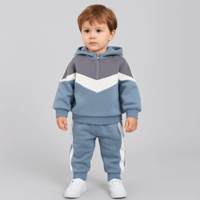 Set 3 piese pentru bebeluși model albină – body alb cu imprimeu vesel și pantaloni dungați galben-negru din bumbac moale