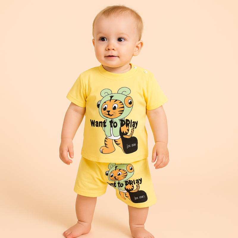 Set Haine Fetiță Roșu – Bluziță cu Mâneci Lungi, Volănașe și Albină 3D + Pantaloni Asortați – Confort și Stil pentru Copilul Tău