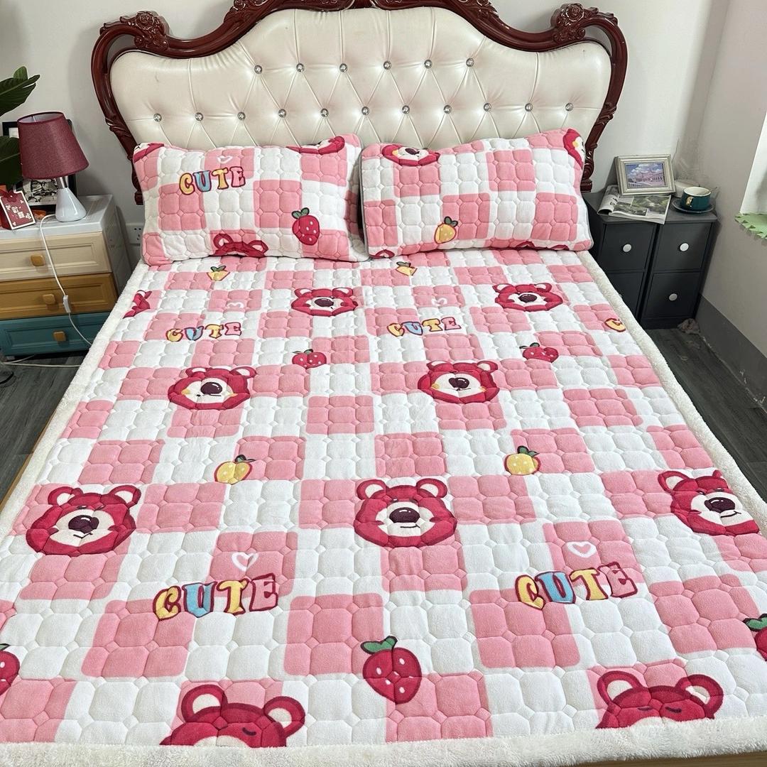 Pătură pufoasă cu elastic pentru prindere pe saltea – cuvertură moale pentru pat și învelit