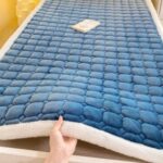 Pătură pufoasă cu elastic pentru prindere pe saltea – cuvertură moale pentru pat și înveli