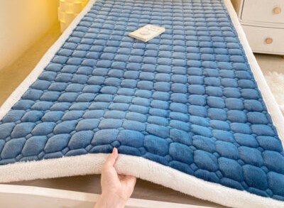 Pătură pufoasă cu elastic pentru prindere pe saltea – cuvertură moale pentru pat și înveli