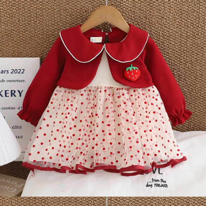 Rochiță fetițe cu bolero roșu și imprimeu căpșuni – model adorabil pentru primăvară și vară