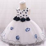 Rochiță elegantă albă cu flori albastre pentru fete 0–3 luni