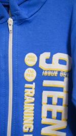 Set trening băieți albastru cu hanorac și pantaloni negri – îmbrăcăminte sport confortabilă pentru școală și joacă