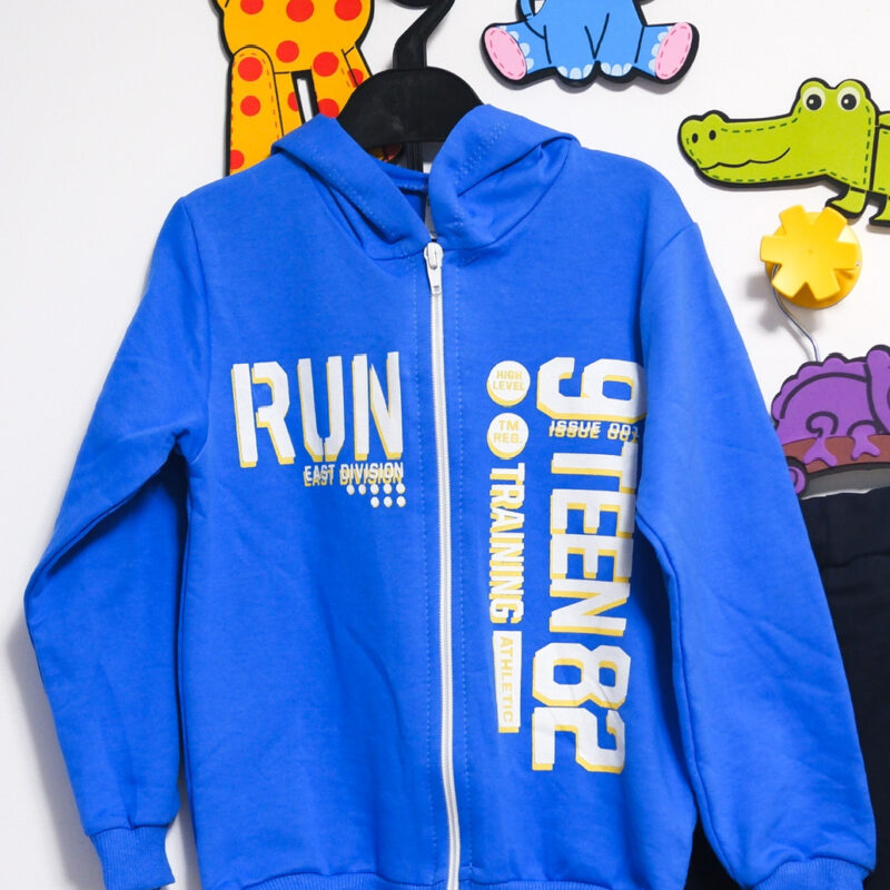 Set trening băieți albastru cu hanorac și pantaloni negri – îmbrăcăminte sport confortabilă pentru școală și joacă