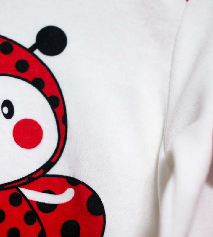 Set 3 piese bebeluși Little Ladybug roșu – body cu buburuză, pantalonași cu buline și căciuliță asortată din bumbac moale