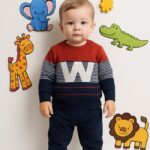 Pulover tricotat pentru băieți bleumarin cu roșu – model călduros și moale din bumbac pentru toamnă-iarnă