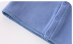 Vestă fleece albastră pentru copii cu guler înalt și capse, moale și călduroasă, cu patch ursuleț brodat