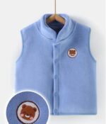 Vestă fleece albastră pentru copii cu guler înalt și capse, moale și călduroasă, cu patch ursuleț brodat
