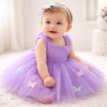 Rochiță Satin Fetițe Mov cu Tulle Vapuros și Fluturi Aplicați – Model Elegant pentru Ocazii Speciale