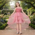Rochiță Satin Fetițe Roz cu Flori 3D și Fustă Asimetrică din Tulle – Model Elegant pentru Ocazii Speciale