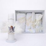 Trusou botez copii complet în cutie argintie cu lumânare decorată cu fulgi naturali de struț