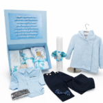 Trusou botez băiat complet cu hăinuțe elegante și lumânare decorată albastru