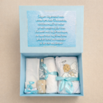Trusou botez băieți bleu complet – prosop bebe, pânză de mir, prosop preot, fașă, săpun, sticluță mir și cutie prima șuviță