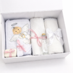 Trusou botez fetiță cu rochiță roz 3-6 luni și lumânare decorată ursuleț