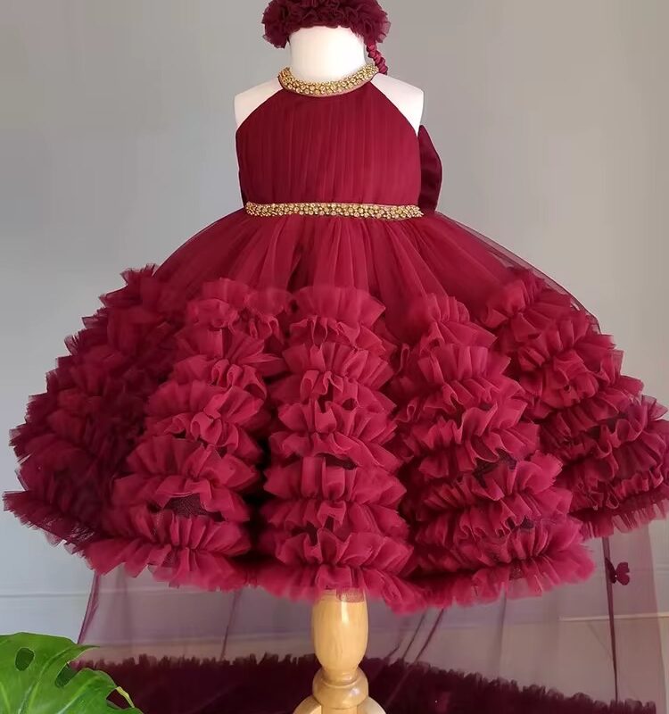 Rochiță Satin Fetițe Burgundy cu Tulle Voluminos și Trenă Asimetrică – Model Elegant pentru Ocazii Speciale