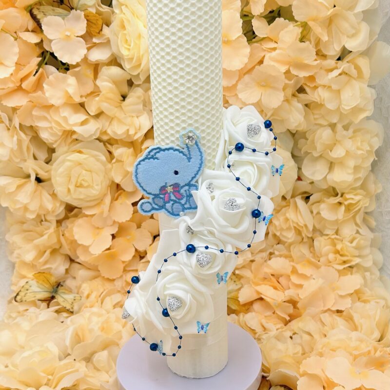 Lumanare Botez din Ceara naturala Fagure cu Elefant Bleu si Flori Albe