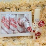 Set Botez Complet cu Lumânare Ceară de Albine Handmade și Trusou Tradițional – Pânză de Mir, Prosop Bebe, Păturică Polar, Fașă și Sticluță de Mir