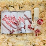 Set Botez Complet cu Lumânare Ceară de Albine Handmade și Trusou Tradițional – Pânză de Mir, Prosop Bebe, Păturică Polar, Fașă și Sticluță de Mir