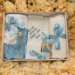 Trusou botez băieți bleu complet – prosop bebe, pânză de mir, prosop preot, fașă, săpun, sticluță mir și cutie prima șuviță