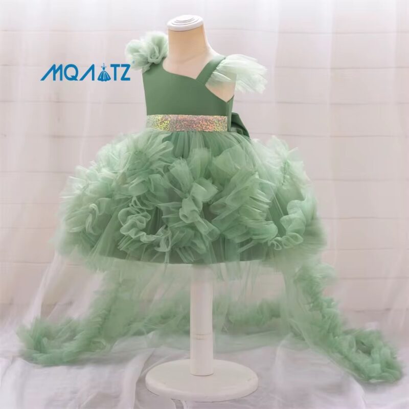 Rochiță Satin Fetițe Verde Mentă cu Tulle Voluminos și Trenă Vaporoasă – Model Elegant pentru Ocazii Speciale