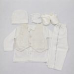 Set botez băiețel elegant alb crem 0–3 luni – ținută completă cu vestă și papion