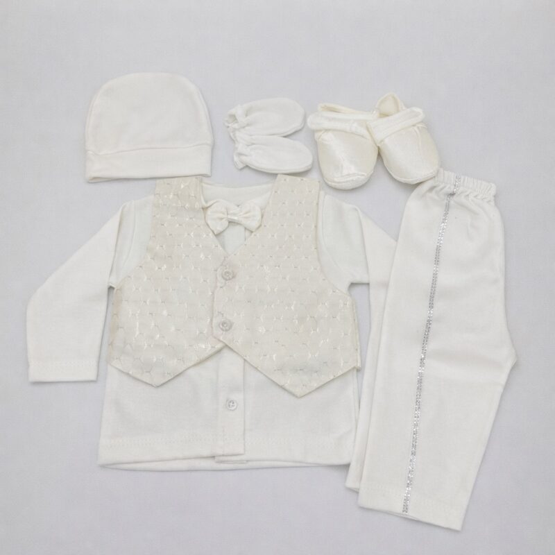 Set botez băiețel elegant alb crem 0–3 luni – ținută completă cu vestă și papion