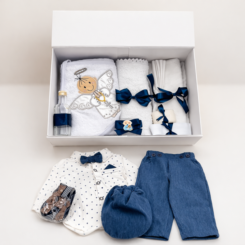 Trusou Botez Băieți Elegant Bleumarin – Set Complet cu Lumânare și Hăinuțe 0-3 LUNI