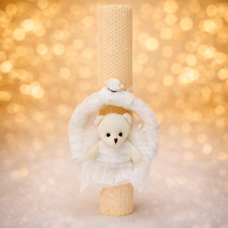 Lumânare de botez din ceară naturală cu ursuleț înger și fulgi naturali, realizată manual