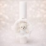 Lumânare de botez din ceară naturală cu ursuleț înger și pene naturale, realizată manual