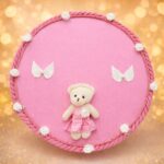 Set botez fetiță roz, realizat manual, cu lumânare și cutie decorativă cu ursuleț