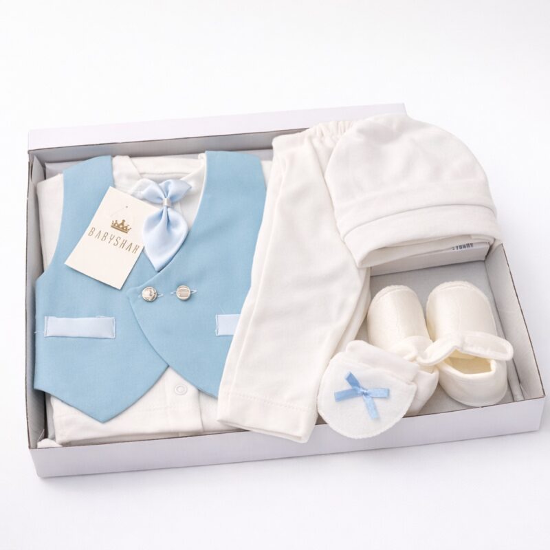 Set botez băiețel elegant alb crem 0–3 luni – ținută completă cu vestă și papion