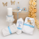 Trusou Botez Băiețel cu Cutie Ovală Crem și Lumânare Decorată – Set Complet pentru Taina Sfântului Botez