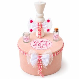 Trusou de botez pentru fetiță cu cutie rotunda și lumânare